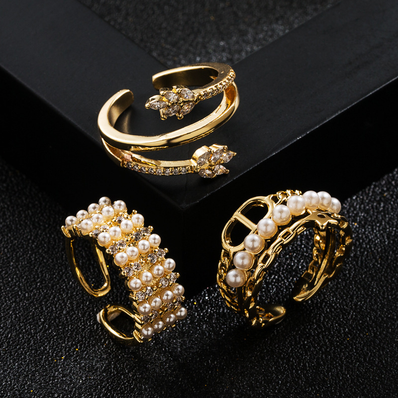 Brass Plated 18K Gold Rice Pearl Luxury Ladies Ring Opening Design Adjustable Letter Ring