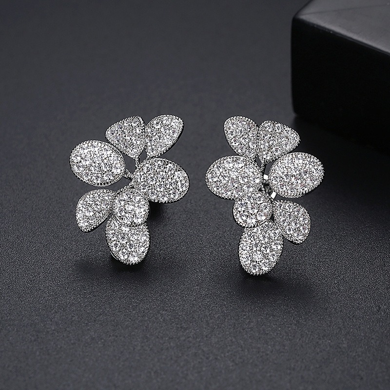 Flower earrings with petal micro inlay of zircon French romantic earrings, new fashionable European and American style earrings