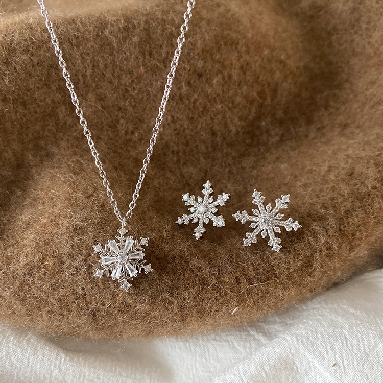 Super fairy rotating zircon snowflake earrings necklace female personality simple and versatile temperament necklace earrings