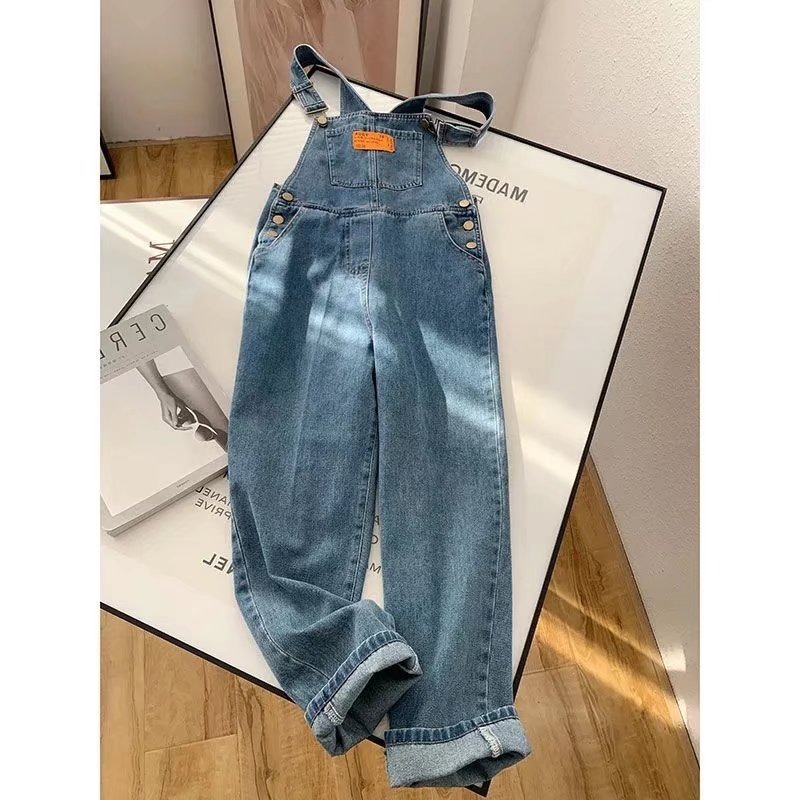 New denim camisole pants with a design sense that appeals to female niche. Salt style loose fitting straight leg wide leg long pants are in fashion