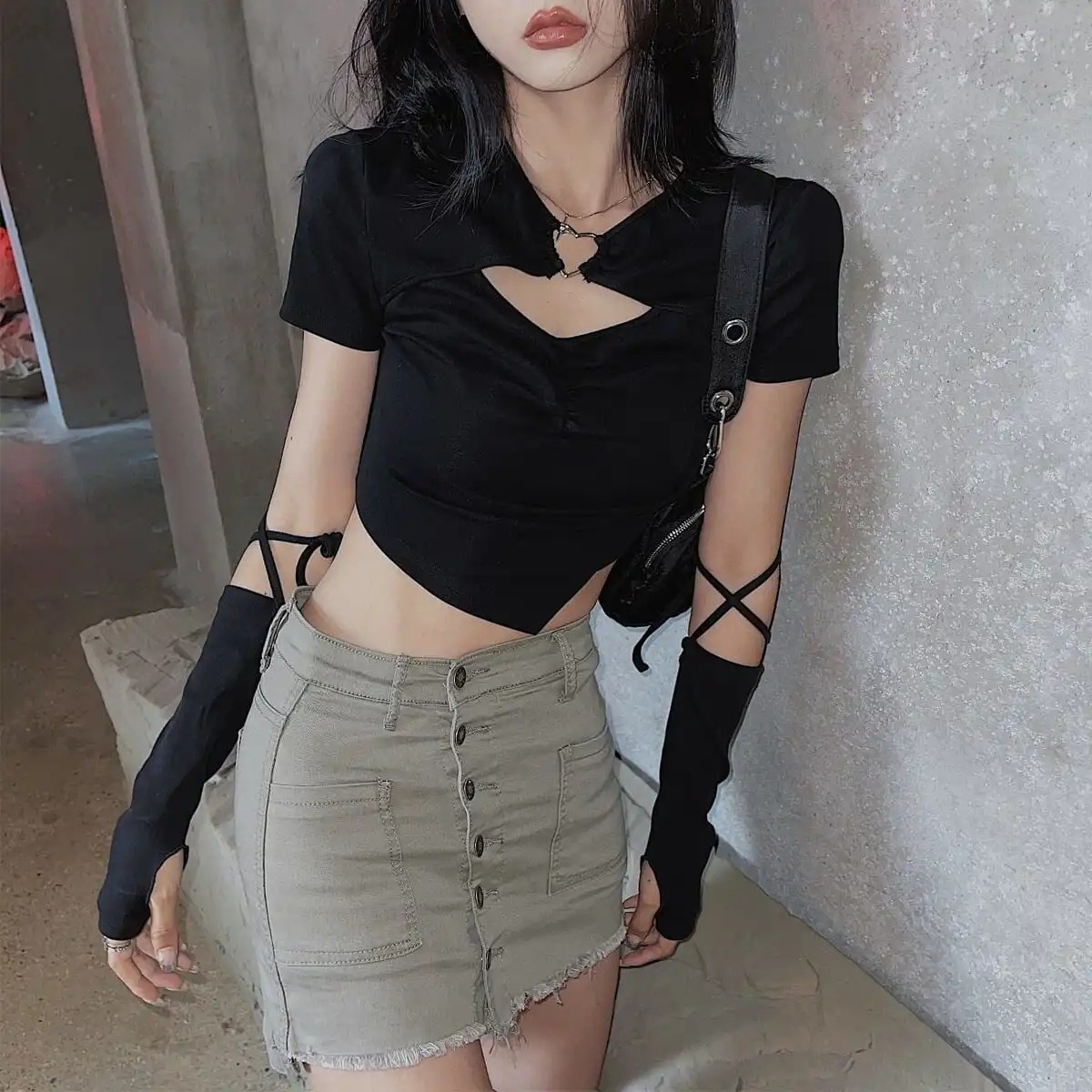 New Korean Cut Out Short Sleeve T-Shirt for Female Summer Hot Girls Sexy Slim Design Sense Versatile Short Crop Top