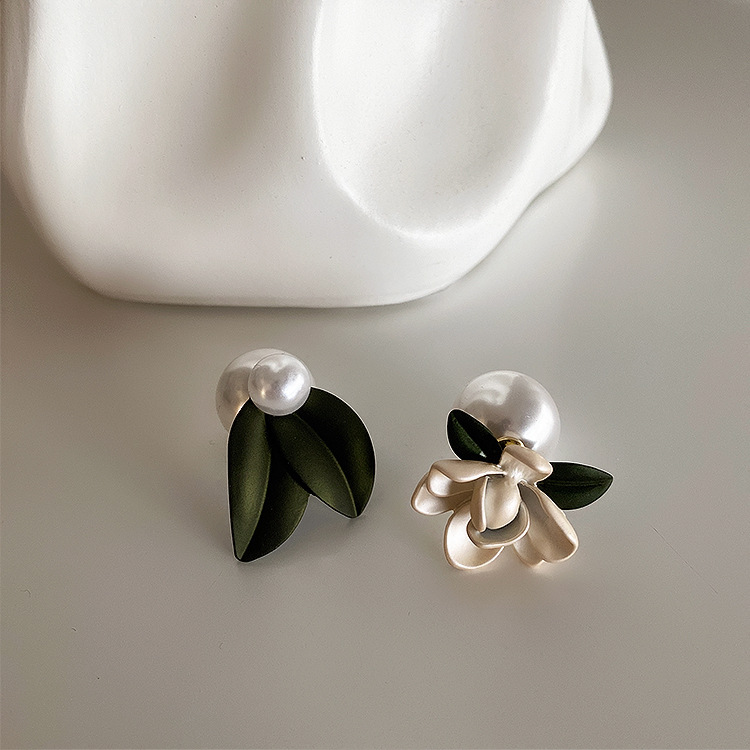 Asymmetric Spray Paint Flower Pearl Earrings Female Personality Fashion All-Match Temperament Earrings 925 Silver Needles